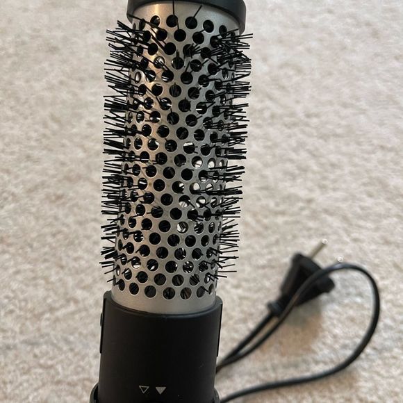 Rowenta 1200 Watts Hot Hair Brush/Styler (Model: CF-8212M0) - Picture 7 of 8